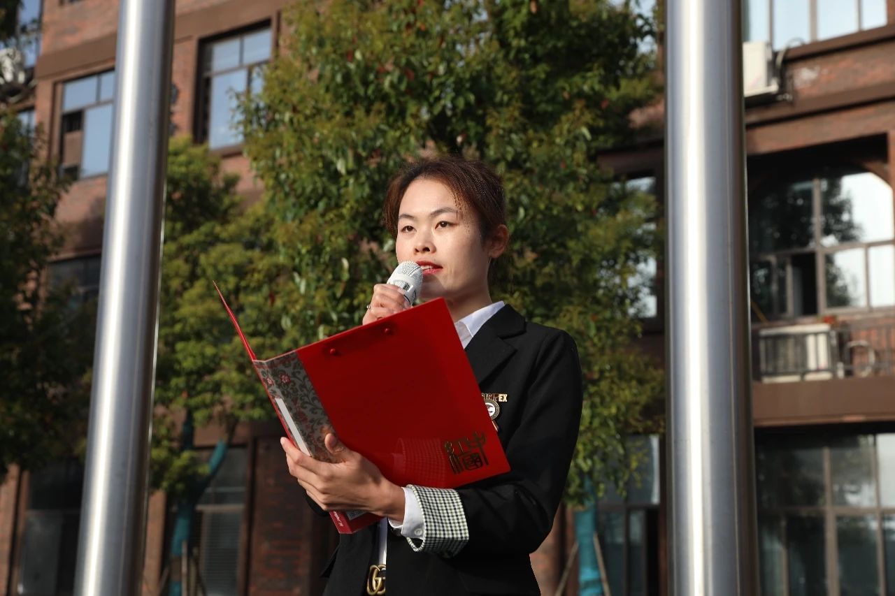 奖学金发放仪式 奖励初中部、高中部上学期期中、期末考试综合成绩优秀学生