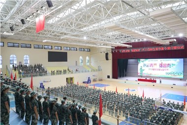 军歌动秋韵 旗卷开新程|郡华2023年新生军训闭营仪式