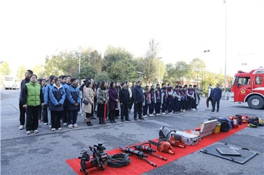 观青龙吐水 赞家校相拥 迎理工嘉宾 赏学子才艺