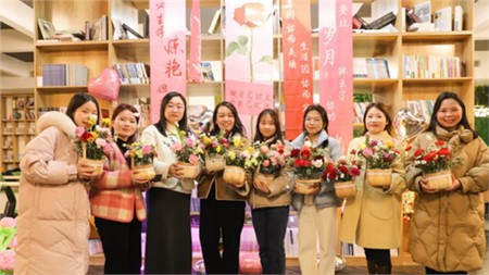 春色郡园 花漾芳华|岳阳市郡华学校举行庆祝“三八”妇女节活动