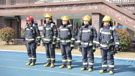 师生平安 长驻心中——郡华学校开展消防演练筑牢平安校园基石