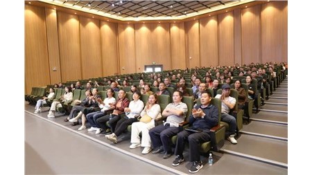 握紧我们的双手 托起明天的太阳|郡华高级中学召开高复年级家长会