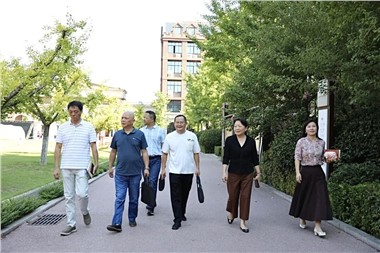 扎实筹备·充分迎检丨郡华学校迎接市教体局开学“检阅”