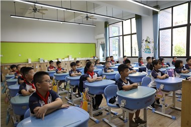 铭记历史使命·厚植家国情怀丨郡华学校组织观看九三阅兵仪式