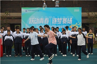 青春跃动，梦想启航！郡华高级中学第七届体育节暨田径运动会盛大开幕