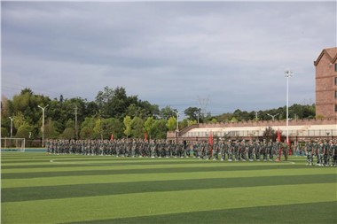 迷彩青春·郡华起航｜2025级高一新生军训开营仪式与风采展