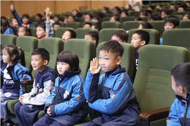 交通知识进校园，交通安全“驻”心间——郡华学校小学部安全知识讲座