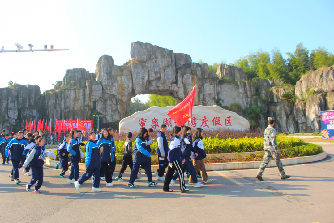 趣游蜜泉湖 探寻历史足迹——郡华学校一至八年级研学之旅~